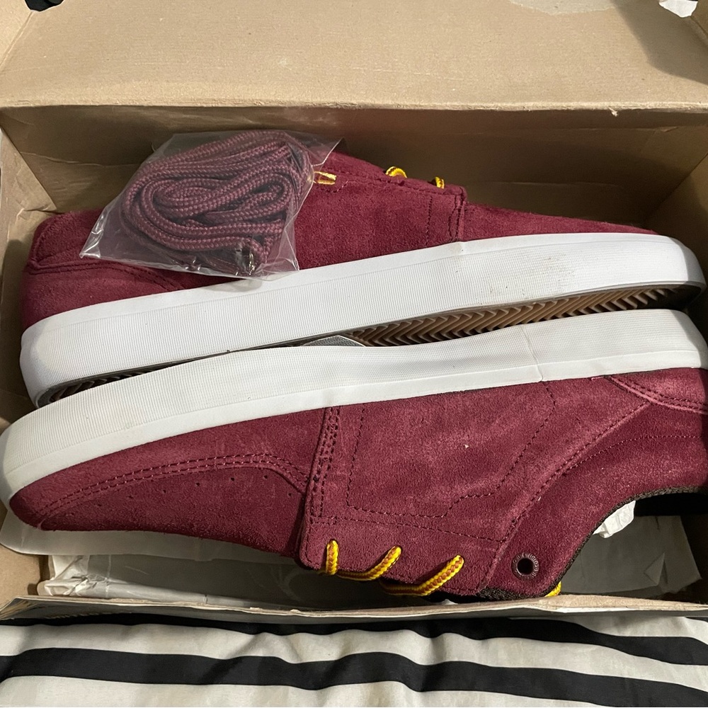 New in box globe trainers size mens 12